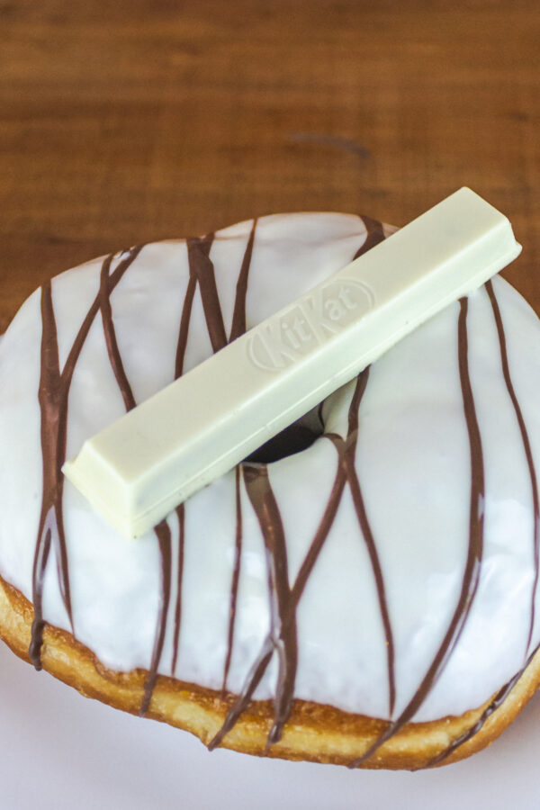 Donut Premium KitKat Branco - Imagem 2